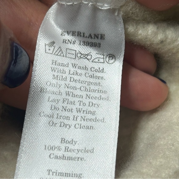 Everlane recycled cashmere waffle knit crop sweater - Picture 5 of 7